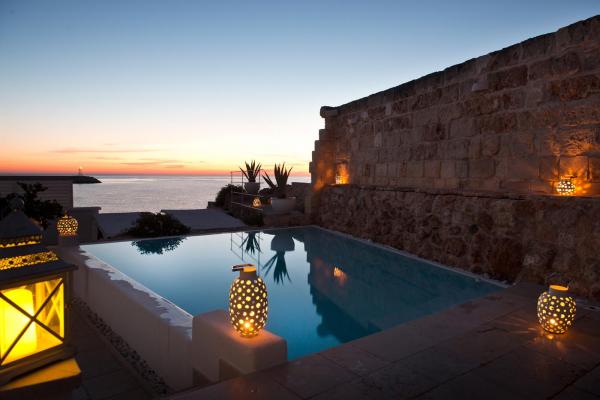 Apulia-pool-view